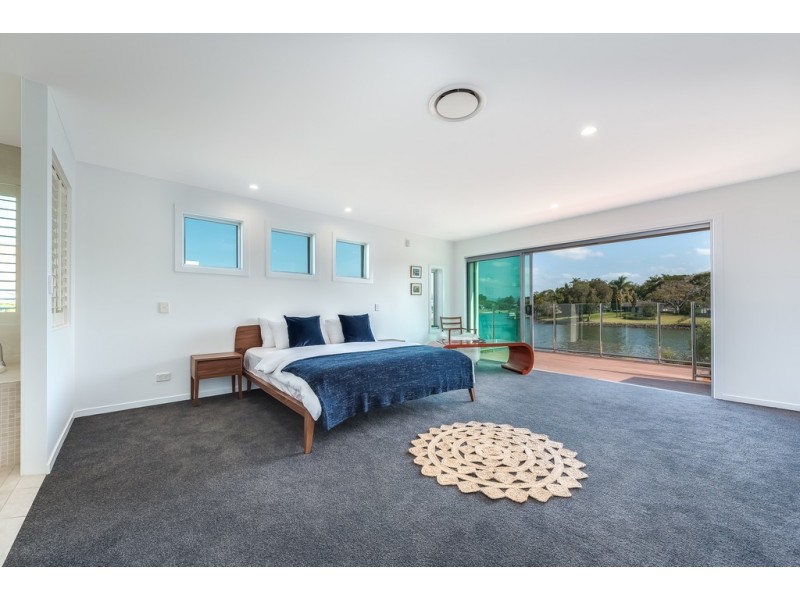 113 Sir Bruce Small Boulevard, Benowa Waters QLD 4217