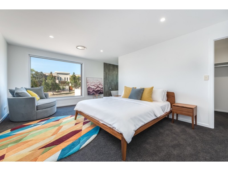 113 Sir Bruce Small Boulevard, Benowa Waters QLD 4217