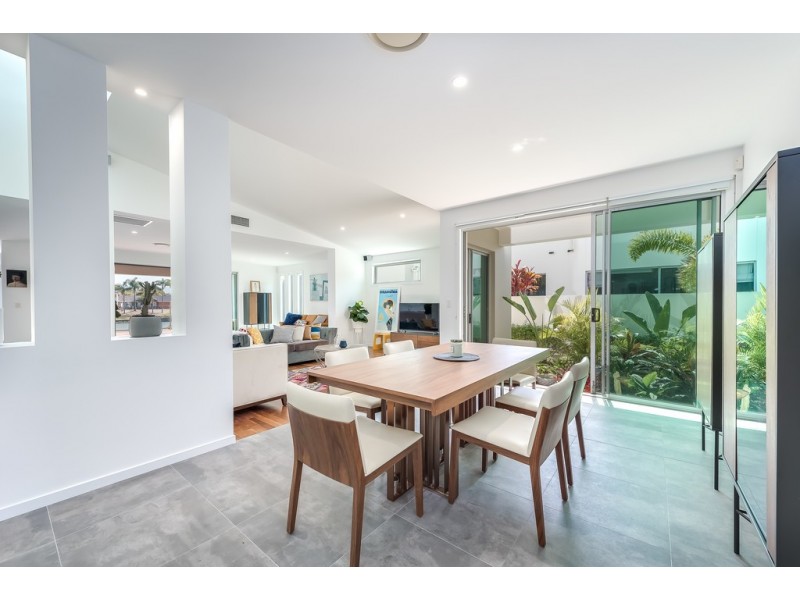 113 Sir Bruce Small Boulevard, Benowa Waters QLD 4217