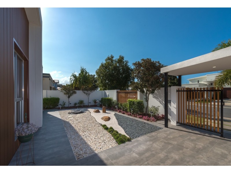 113 Sir Bruce Small Boulevard, Benowa Waters QLD 4217