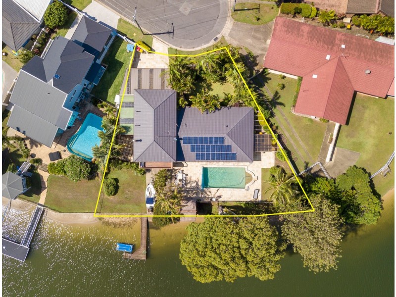 17 Andrew Avenue, Broadbeach Waters QLD 4218