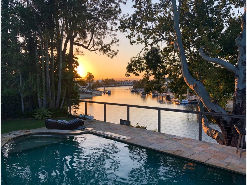 17 Andrew Avenue, Broadbeach Waters QLD 4218