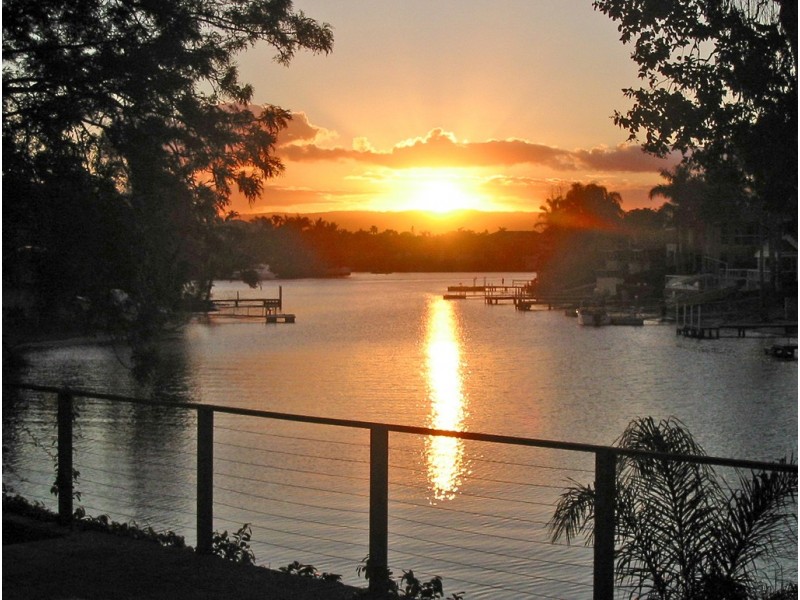 17 Andrew Avenue, Broadbeach Waters QLD 4218