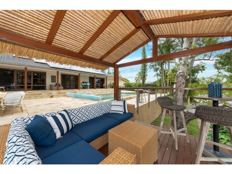 17 Andrew Avenue, Broadbeach Waters QLD 4218