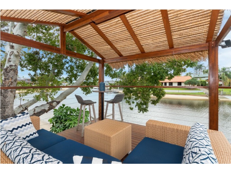 17 Andrew Avenue, Broadbeach Waters QLD 4218