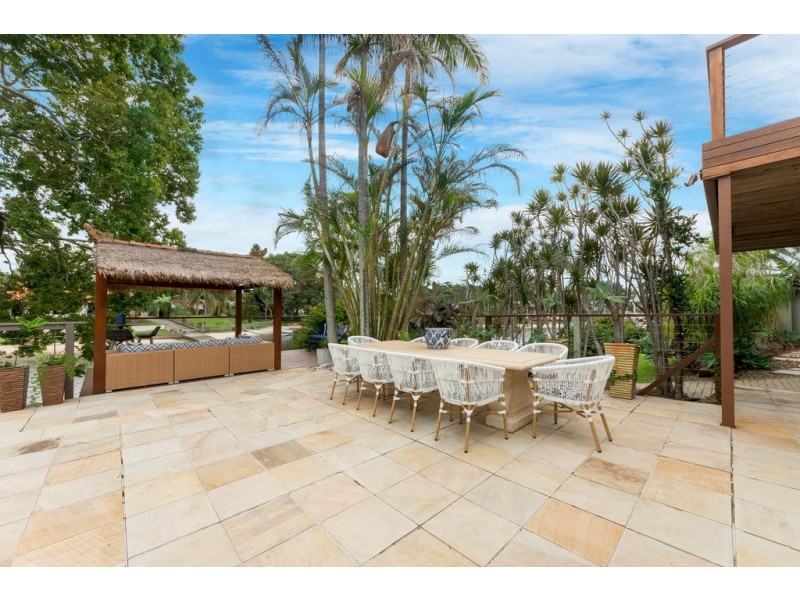 17 Andrew Avenue, Broadbeach Waters QLD 4218