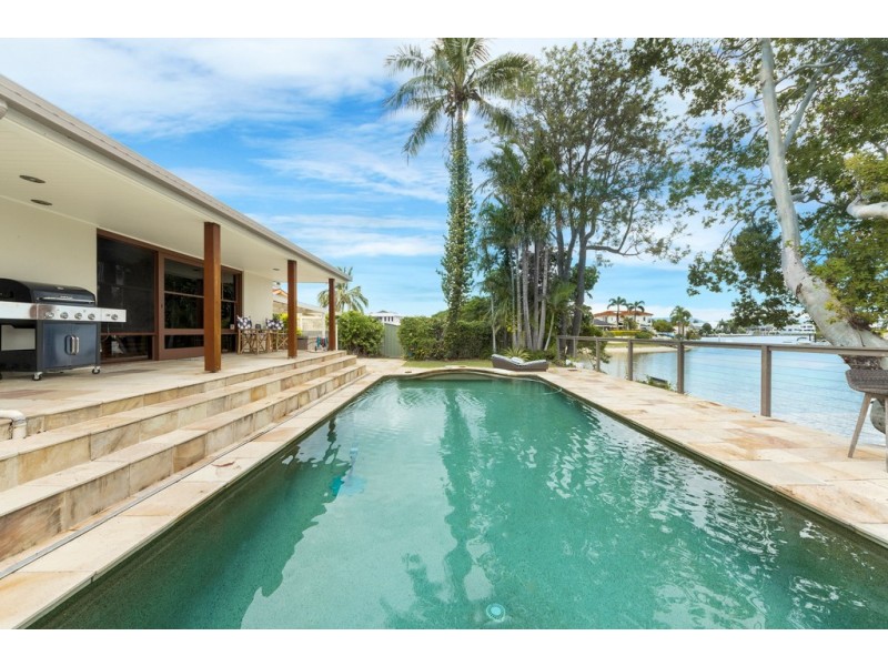 17 Andrew Avenue, Broadbeach Waters QLD 4218