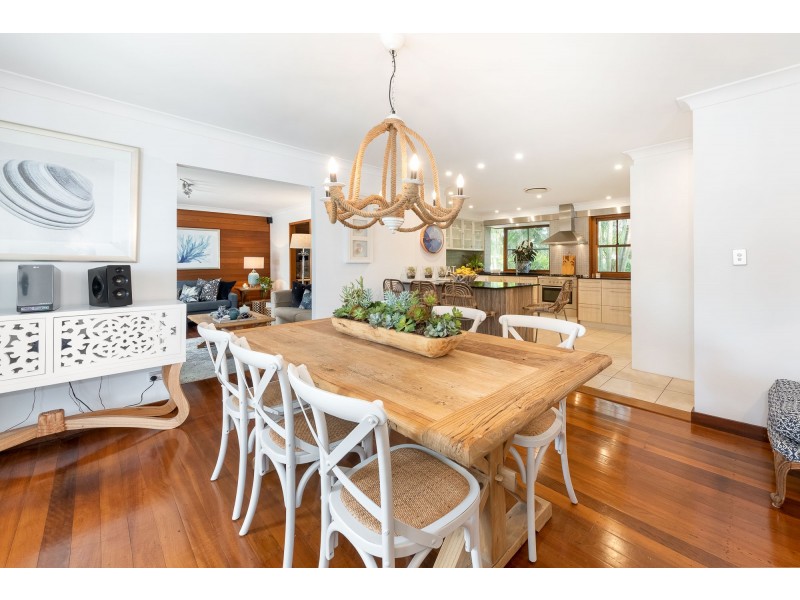 17 Andrew Avenue, Broadbeach Waters QLD 4218