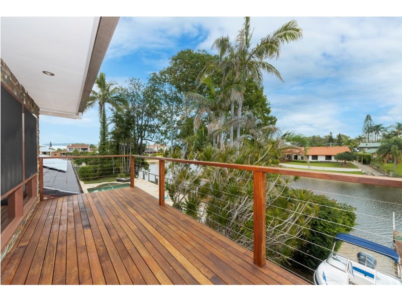 17 Andrew Avenue, Broadbeach Waters QLD 4218