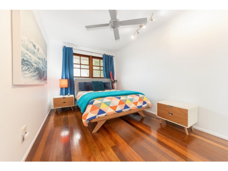 17 Andrew Avenue, Broadbeach Waters QLD 4218