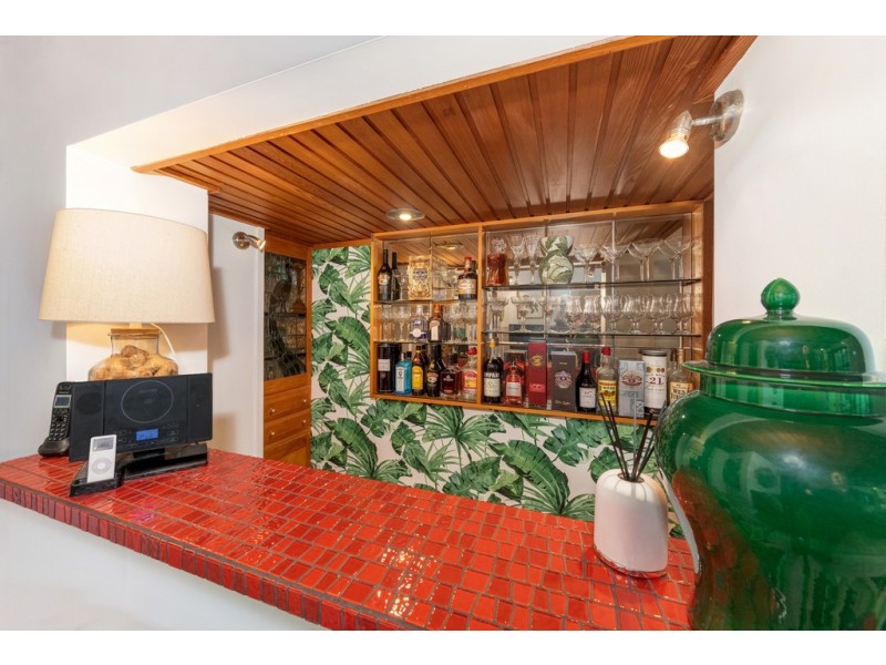 17 Andrew Avenue, Broadbeach Waters QLD 4218