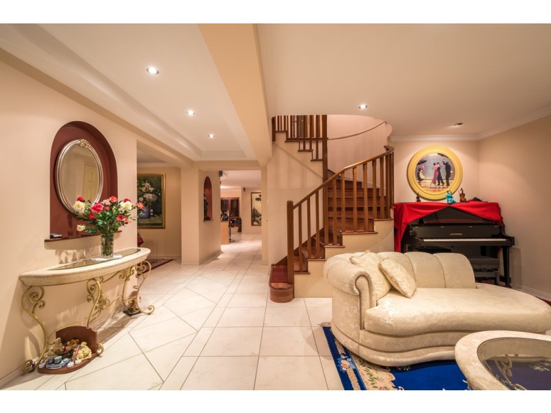 56 Cabana Boulevard, Benowa Waters QLD 4217