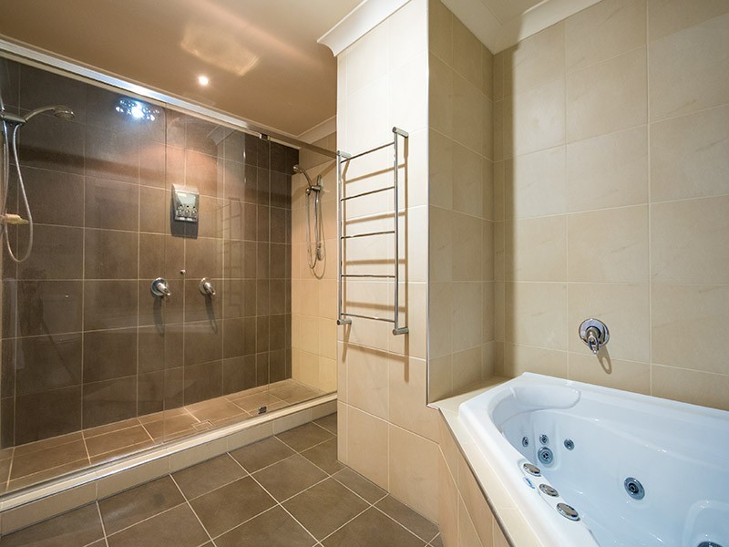48 Charolais Crescent, Benowa Waters QLD 4217