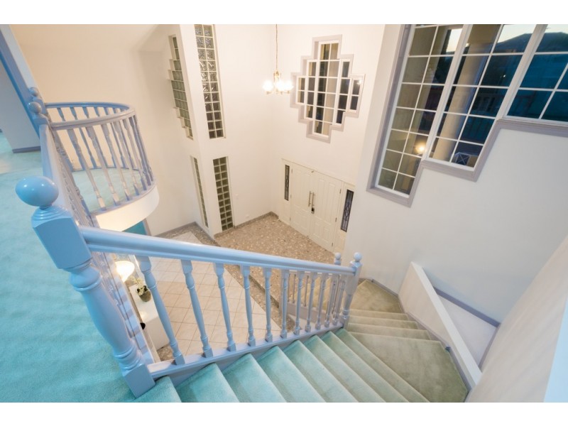 106 Edinburgh Road, Benowa Waters QLD 4217