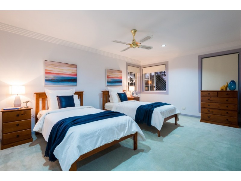 106 Edinburgh Road, Benowa Waters QLD 4217