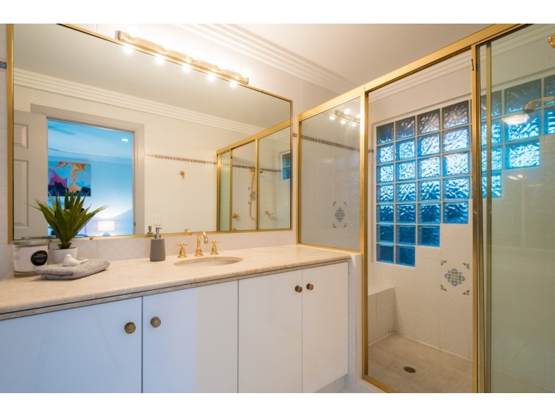 106 Edinburgh Road, Benowa Waters QLD 4217