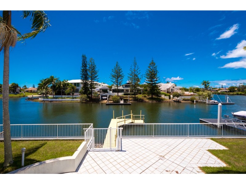 106 Edinburgh Road, Benowa Waters QLD 4217