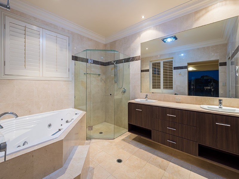 143 Sir Bruce Small Boulevard, Benowa Waters QLD 4217