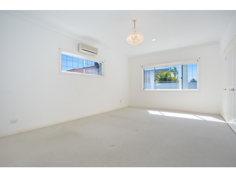 63 Edinburgh Road, Benowa Waters QLD 4217