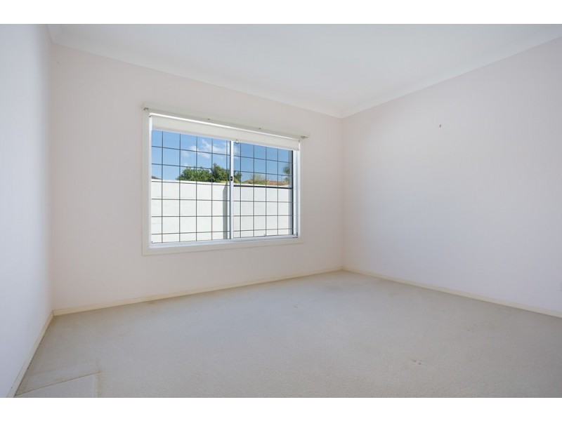 63 Edinburgh Road, Benowa Waters QLD 4217