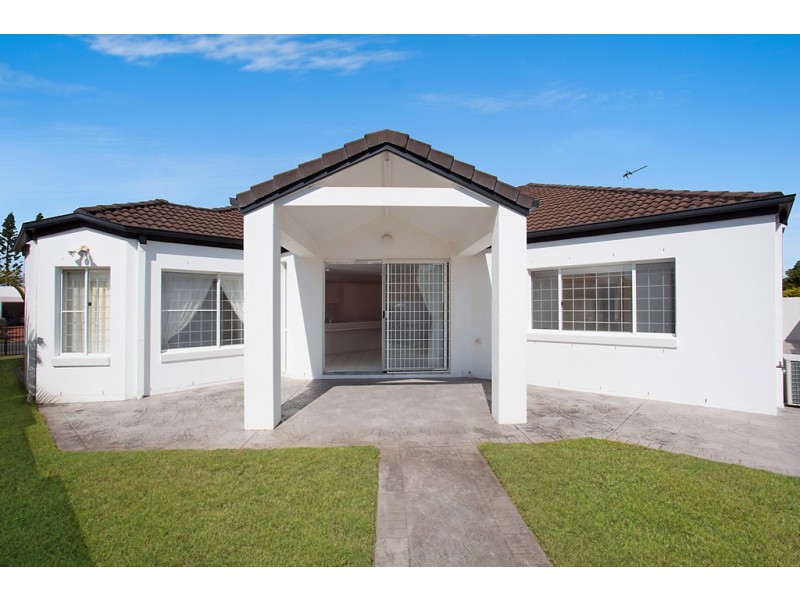 63 Edinburgh Road, Benowa Waters QLD 4217