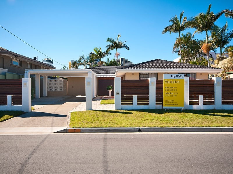 2 Winter Haven Key, Broadbeach Waters QLD 4218