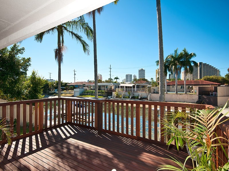 2 Winter Haven Key, Broadbeach Waters QLD 4218