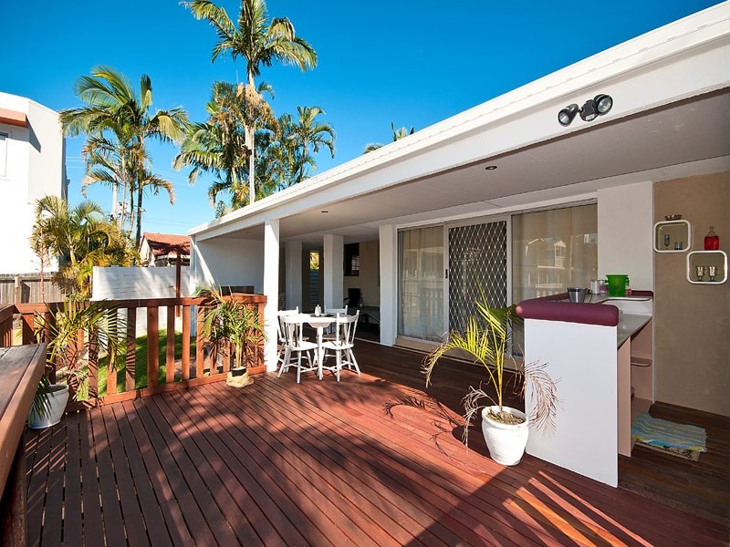 2 Winter Haven Key, Broadbeach Waters QLD 4218