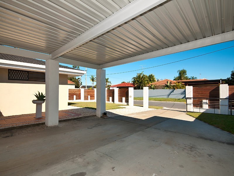 2 Winter Haven Key, Broadbeach Waters QLD 4218