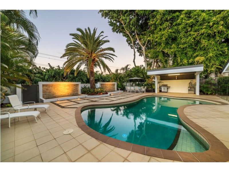 338 Monaco Street, Broadbeach Waters QLD 4218