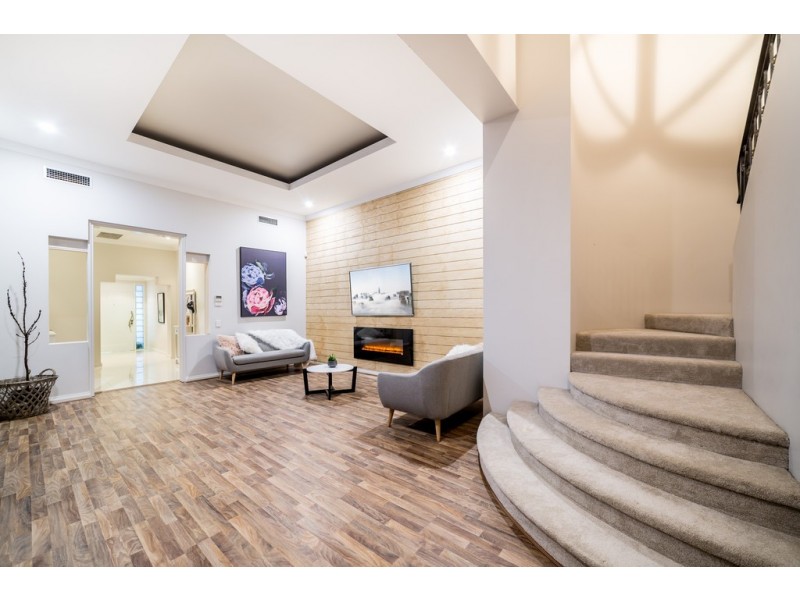 338 Monaco Street, Broadbeach Waters QLD 4218