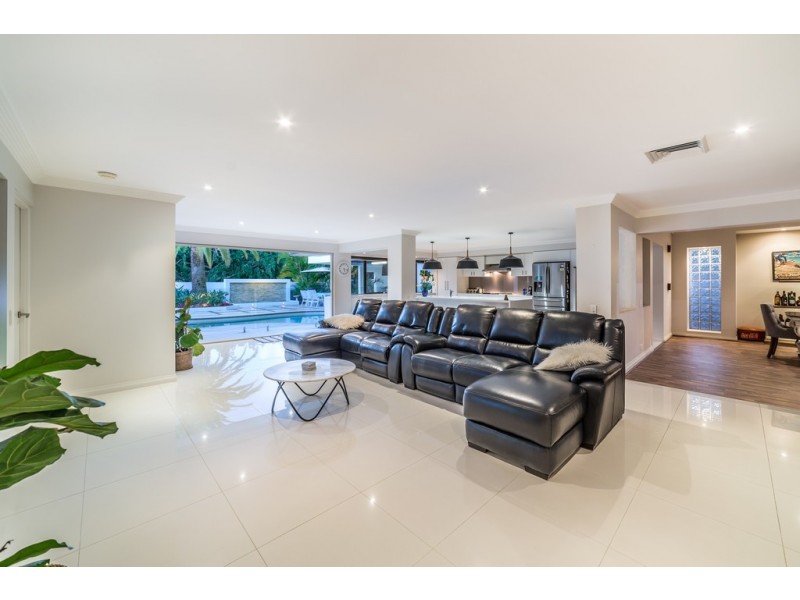 338 Monaco Street, Broadbeach Waters QLD 4218