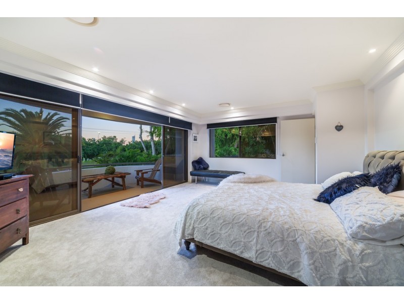 338 Monaco Street, Broadbeach Waters QLD 4218
