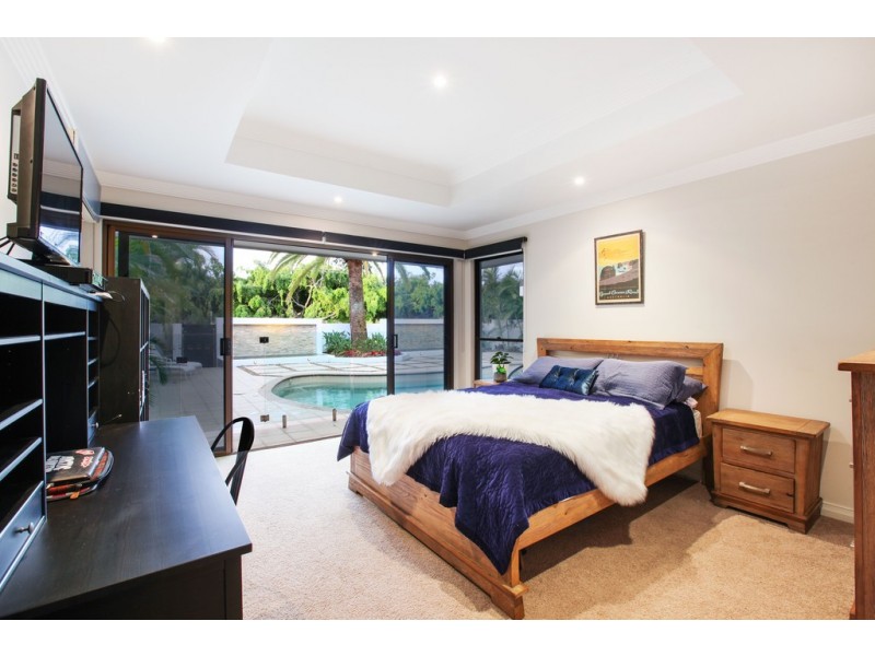 338 Monaco Street, Broadbeach Waters QLD 4218