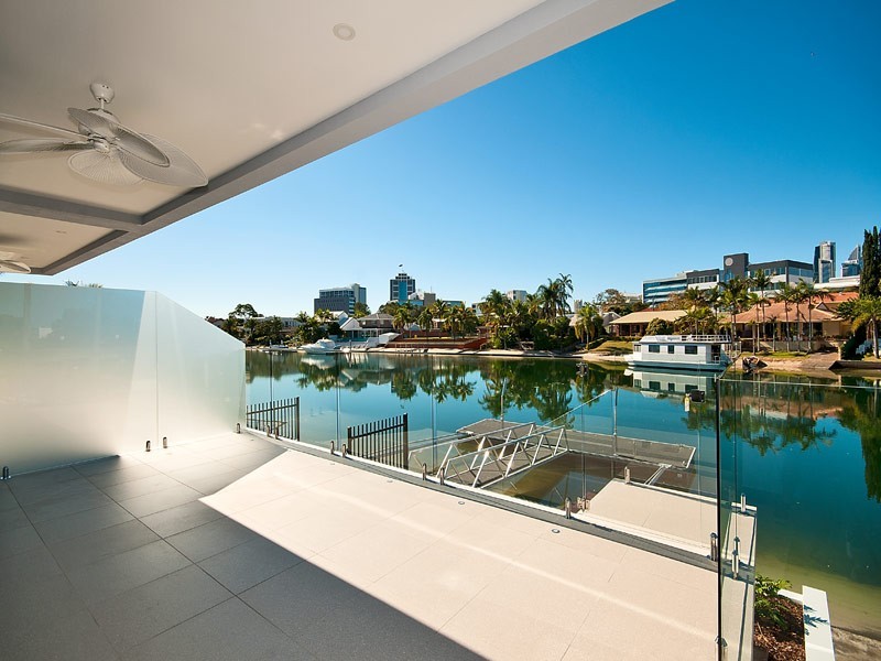 5A Daimler Drive, Bundall QLD 4217