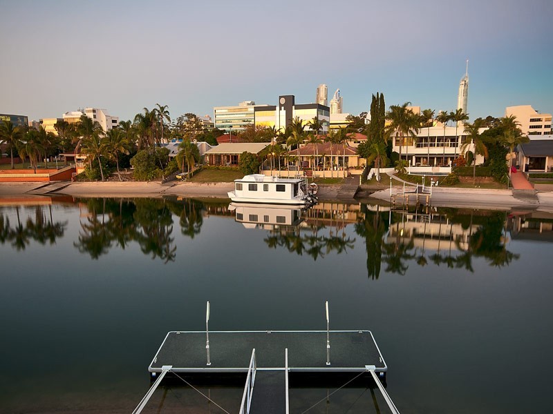 5A Daimler Drive, Bundall QLD 4217