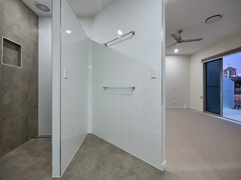 5A Daimler Drive, Bundall QLD 4217