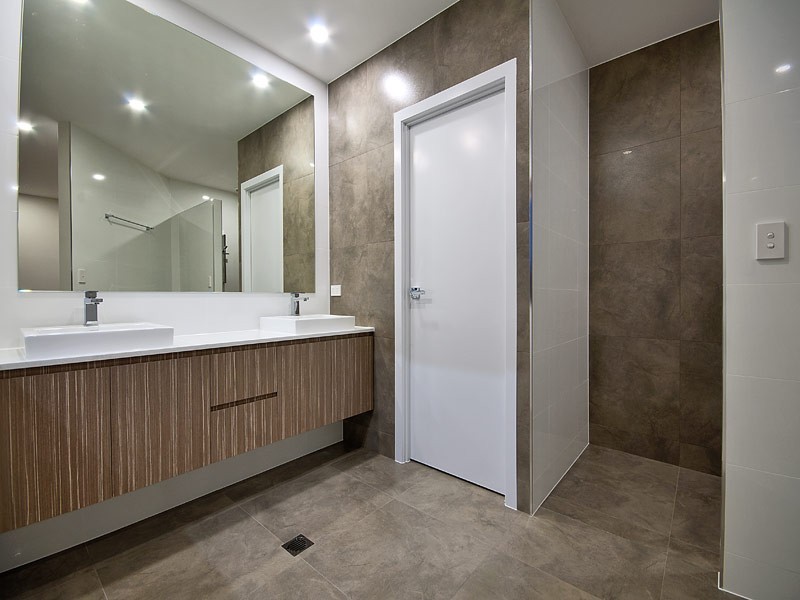 5A Daimler Drive, Bundall QLD 4217