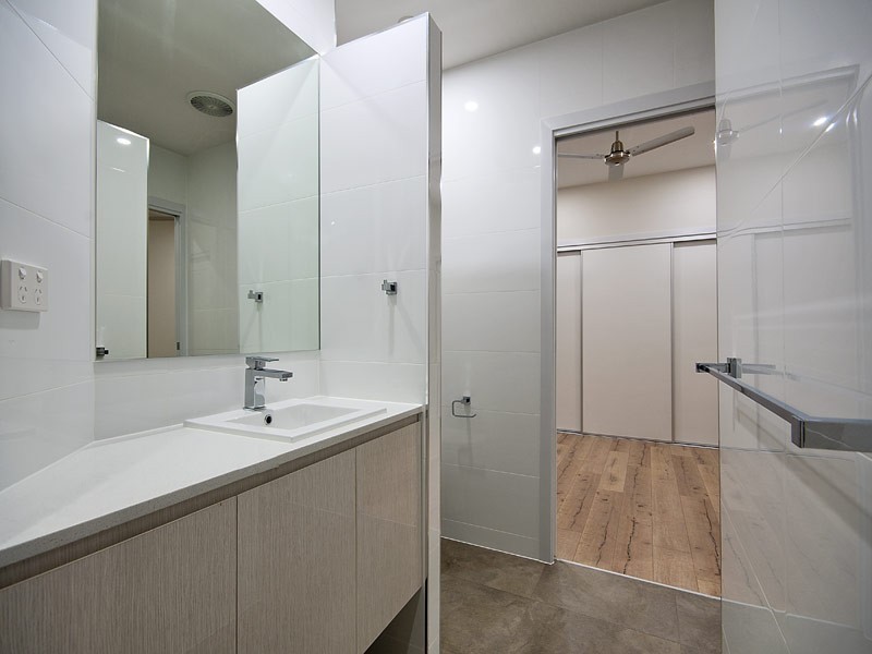 5A Daimler Drive, Bundall QLD 4217