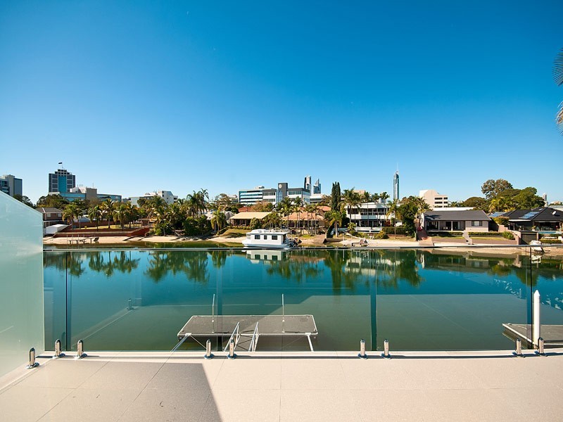 5A Daimler Drive, Bundall QLD 4217