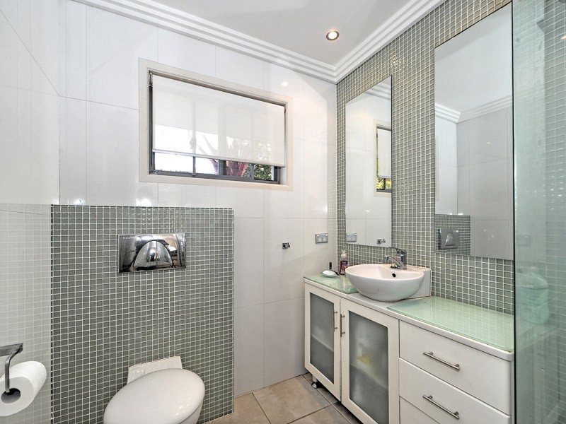 80 Campbell Street, Sorrento QLD 4217