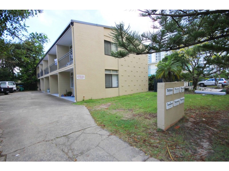 3/4 George Ave, Broadbeach QLD 4218