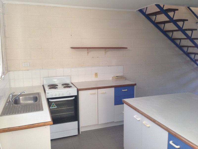3/4 George Ave, Broadbeach QLD 4218