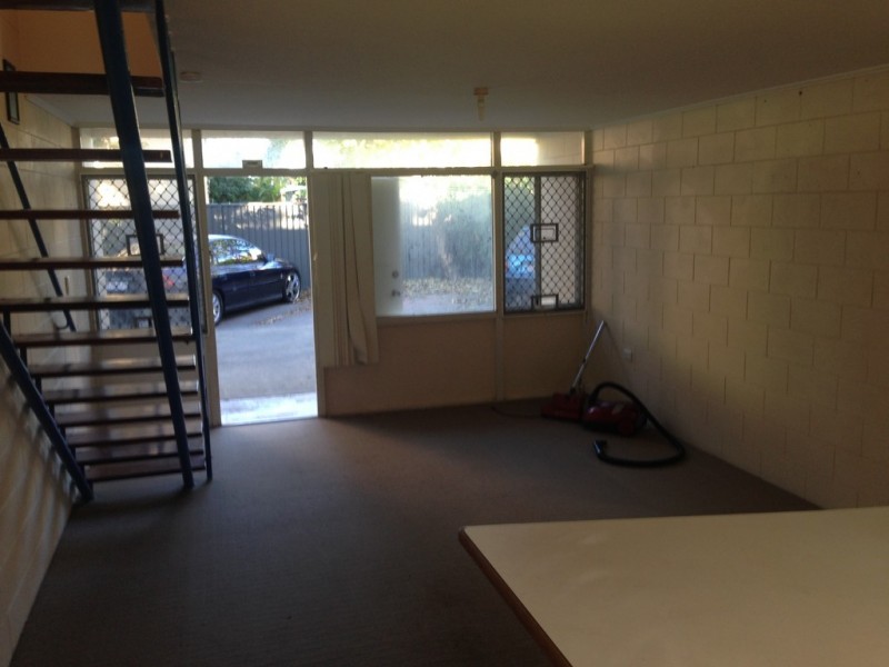 3/4 George Ave, Broadbeach QLD 4218