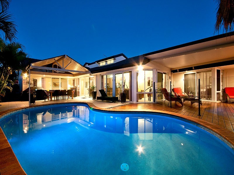43 Cayman Drive, Clear Island Waters QLD 4226