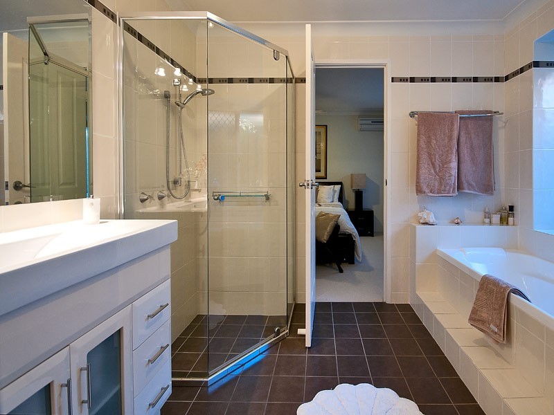 43 Cayman Drive, Clear Island Waters QLD 4226