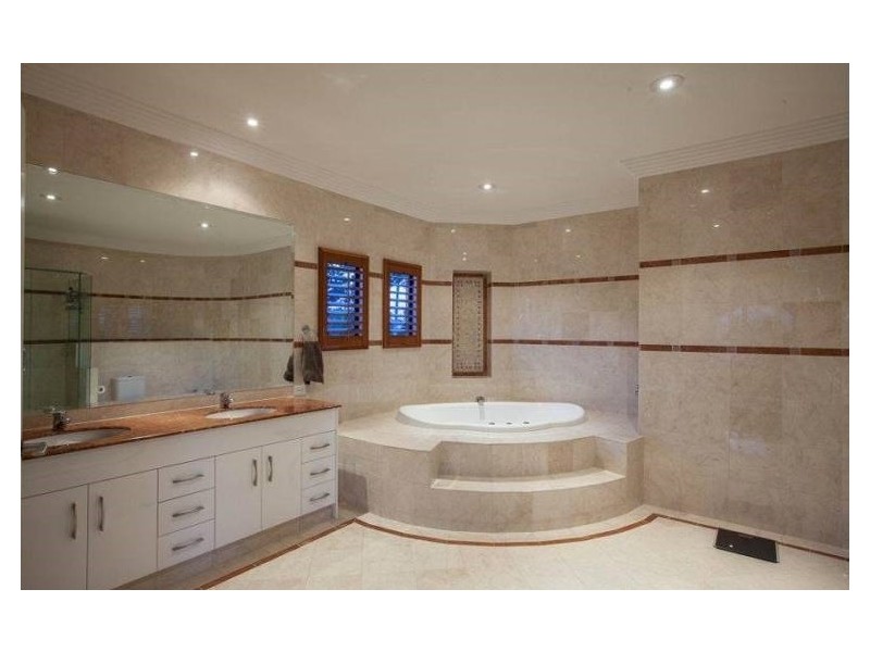 108 Amalfi Drv, Surfers Paradise QLD 4217
