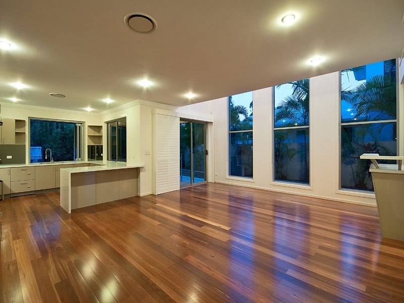 1017 Lakeview Terrace, Benowa QLD 4217