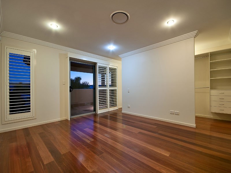 1017 Lakeview Terrace, Benowa QLD 4217