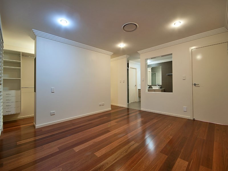 1017 Lakeview Terrace, Benowa QLD 4217